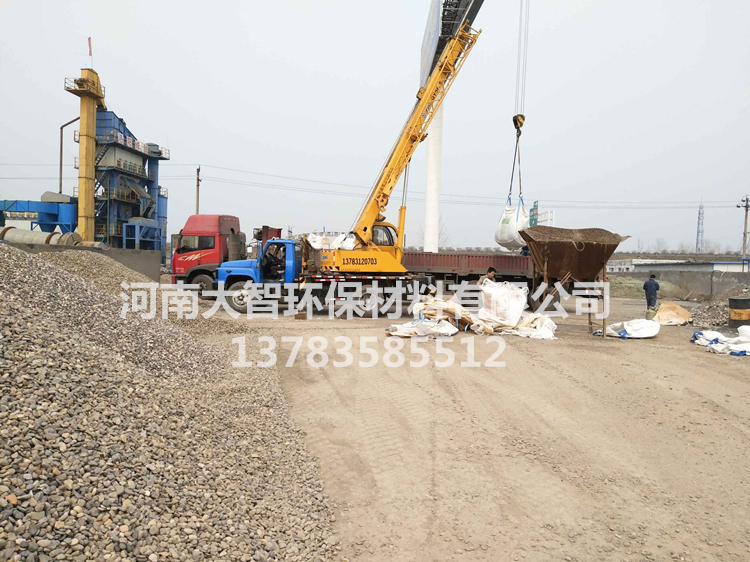 發(fā)往新疆某污水處理廠三十車鵝卵石正在裝車發(fā)貨